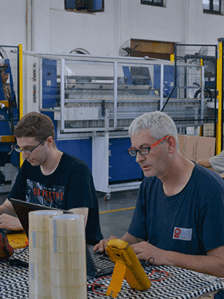 �۲��á�(�й���)���޹�˾����